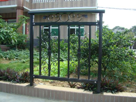 陽(yáng)臺(tái)護(hù)欄裝修怎樣才規(guī)范？陽(yáng)臺(tái)護(hù)欄廠家總結(jié)了