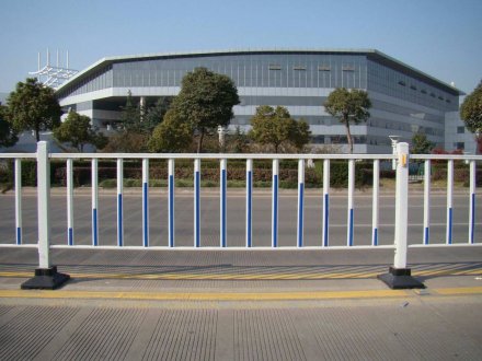 道路護(hù)欄多少錢(qián)一米？